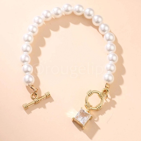 Faux Pearl Gold Tone Crystal Gem Stone Bracelet - Picture 2 of 3